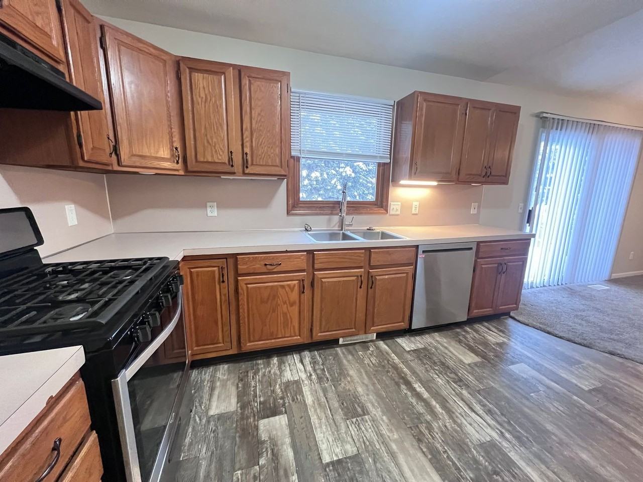 4493 Pleasantview Court Northeast - Photo 7 of 24