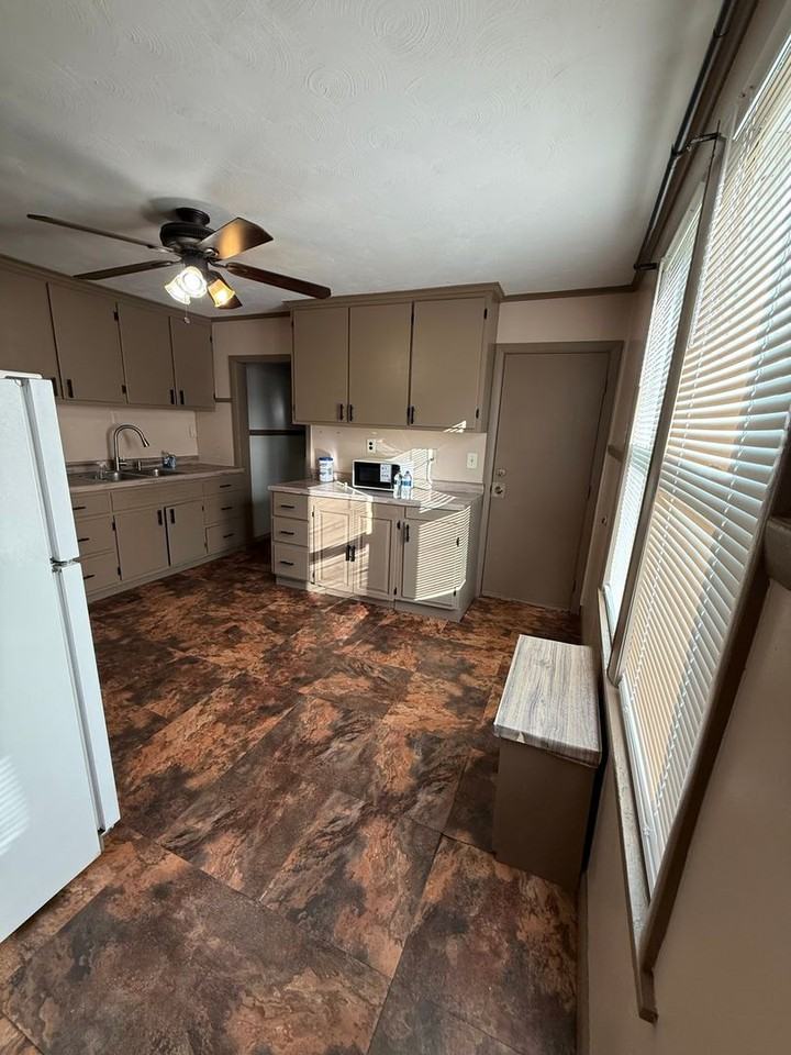 621 Springfield Street - Photo 5 of 21