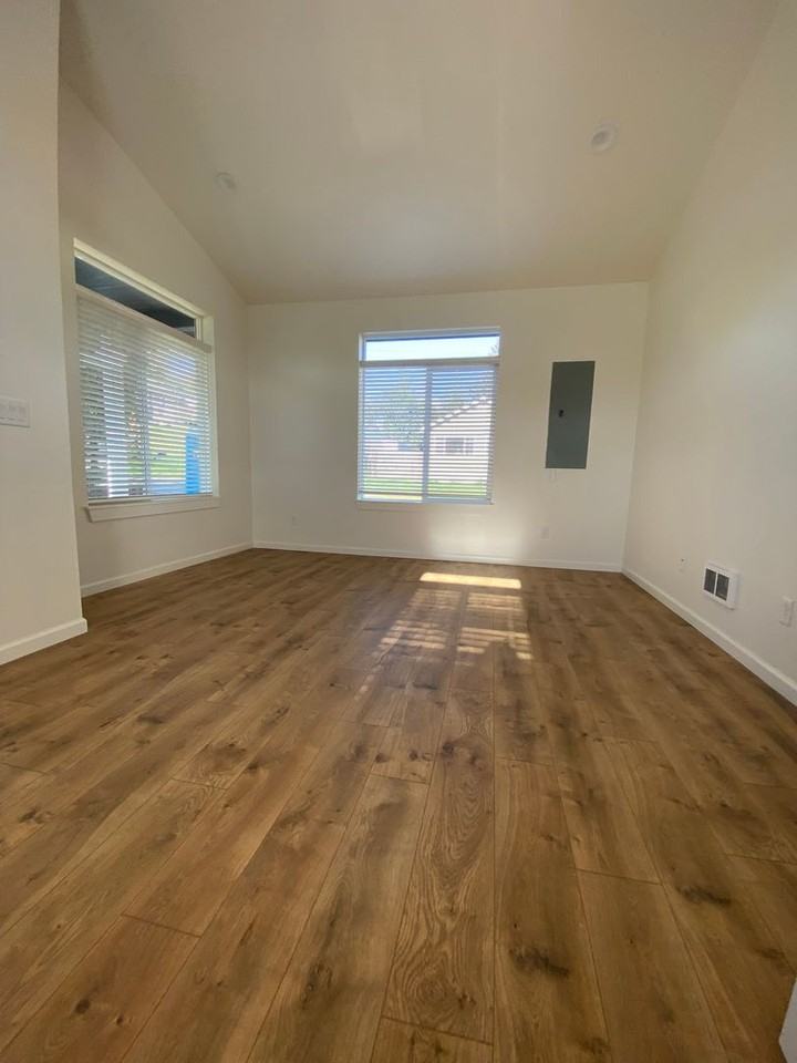 439 Wall Street - Photo 4 of 16