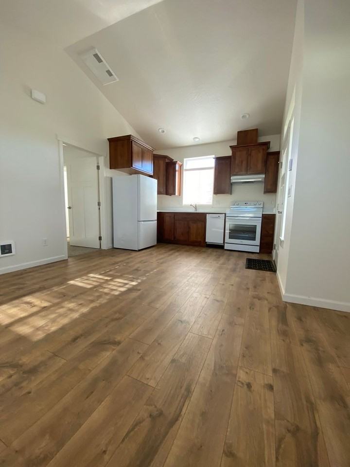 439 Wall Street - Photo 5 of 16