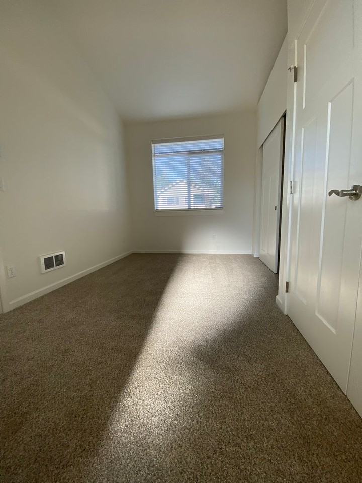 439 Wall Street - Photo 6 of 16