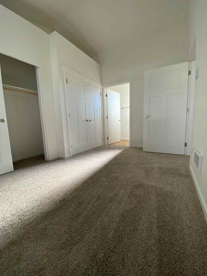 439 Wall Street - Photo 7 of 16