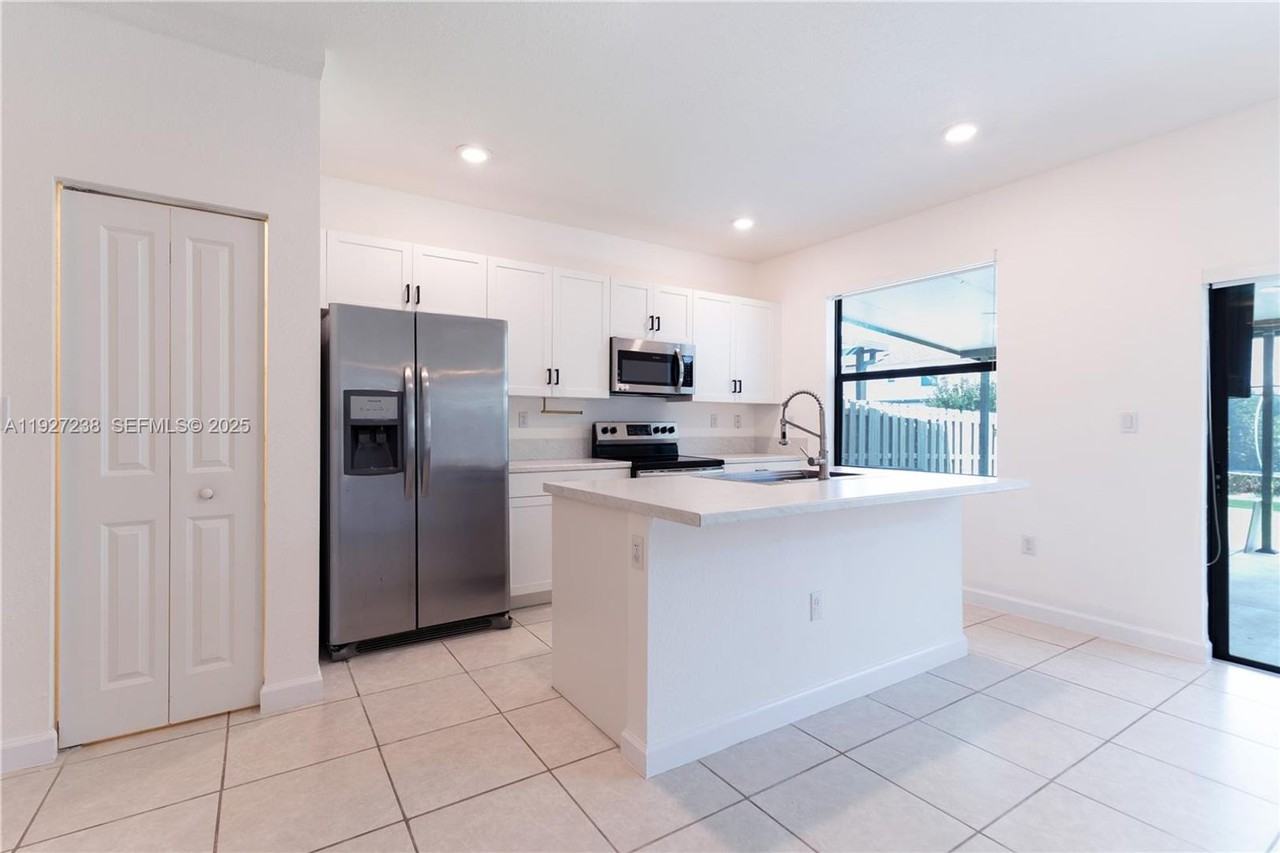 25185 Southwest 108th Avenue - Photo 2 of 16