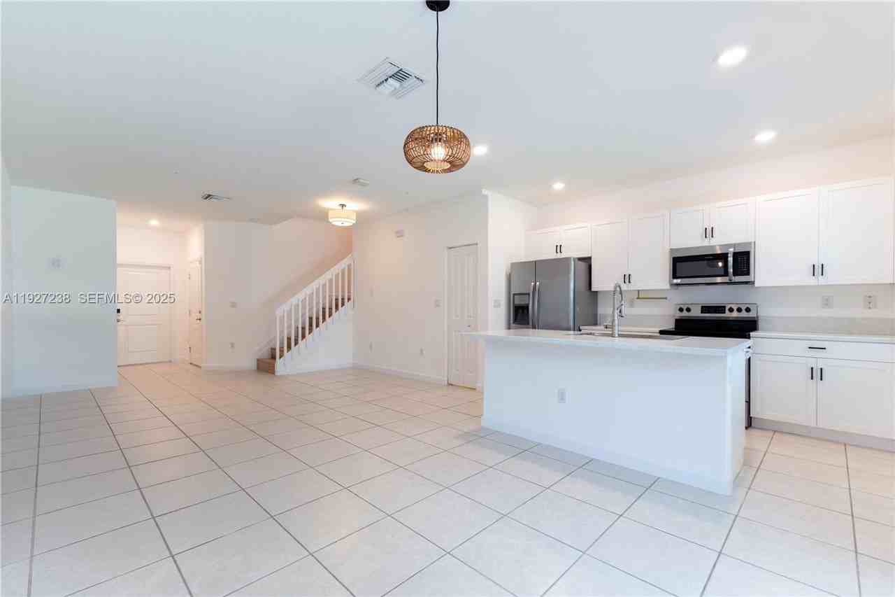 25185 Southwest 108th Avenue - Photo 3 of 16