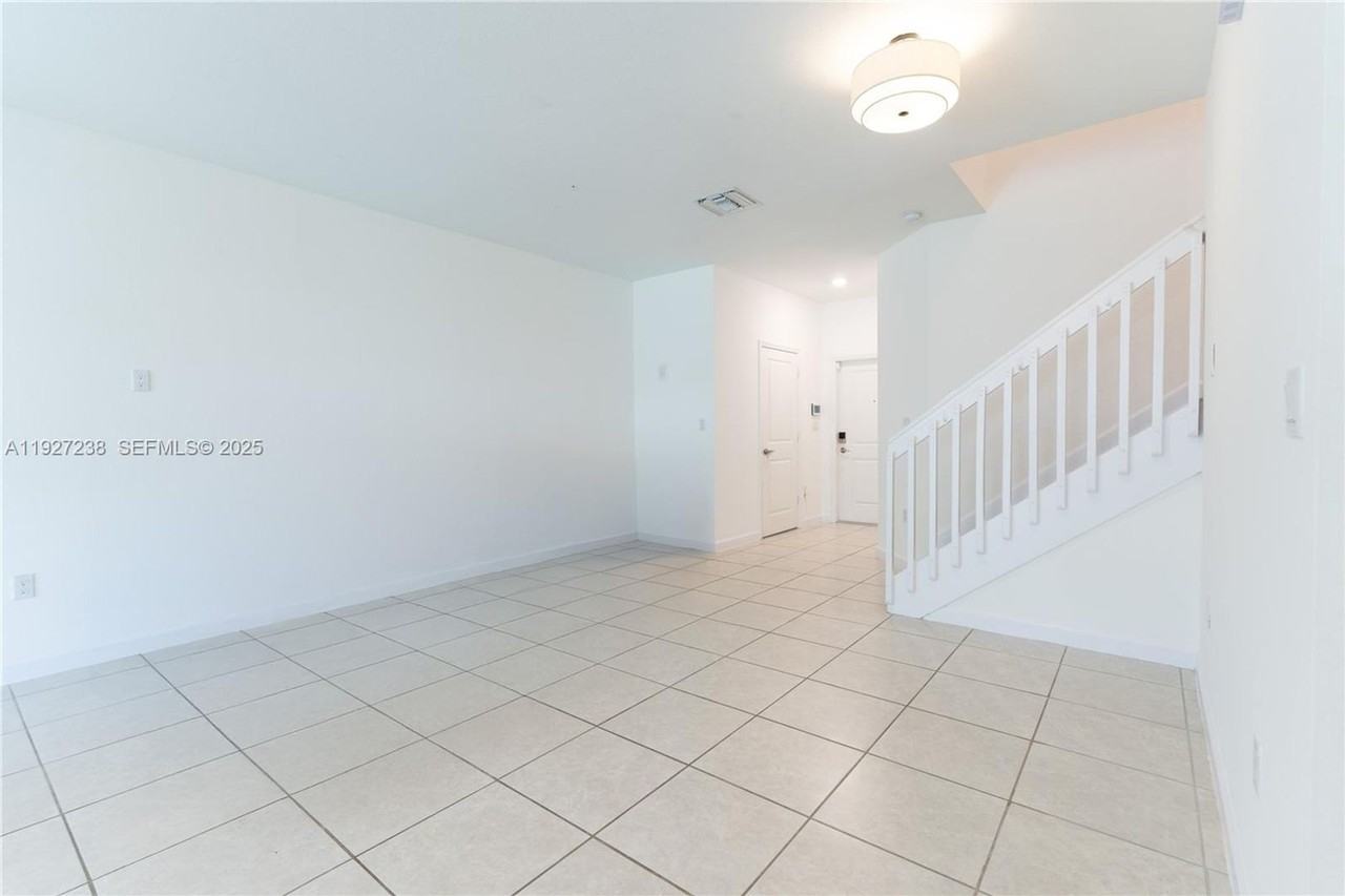 25185 Southwest 108th Avenue - Photo 4 of 16