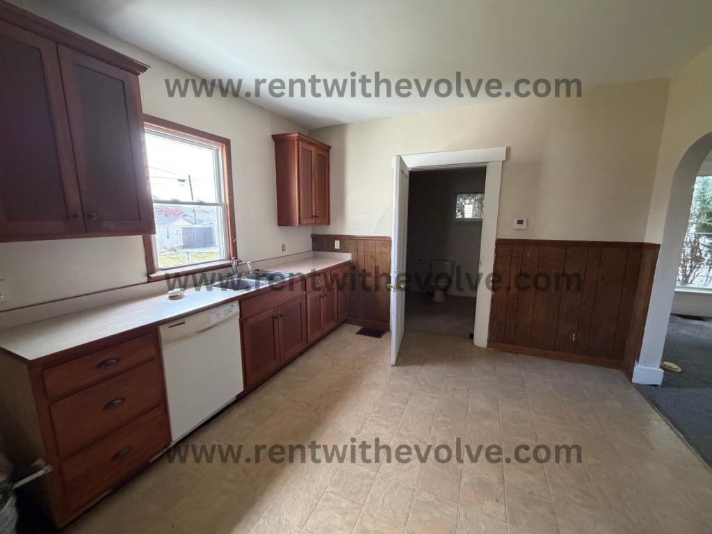 607 South Stone Street - Photo 4 of 5