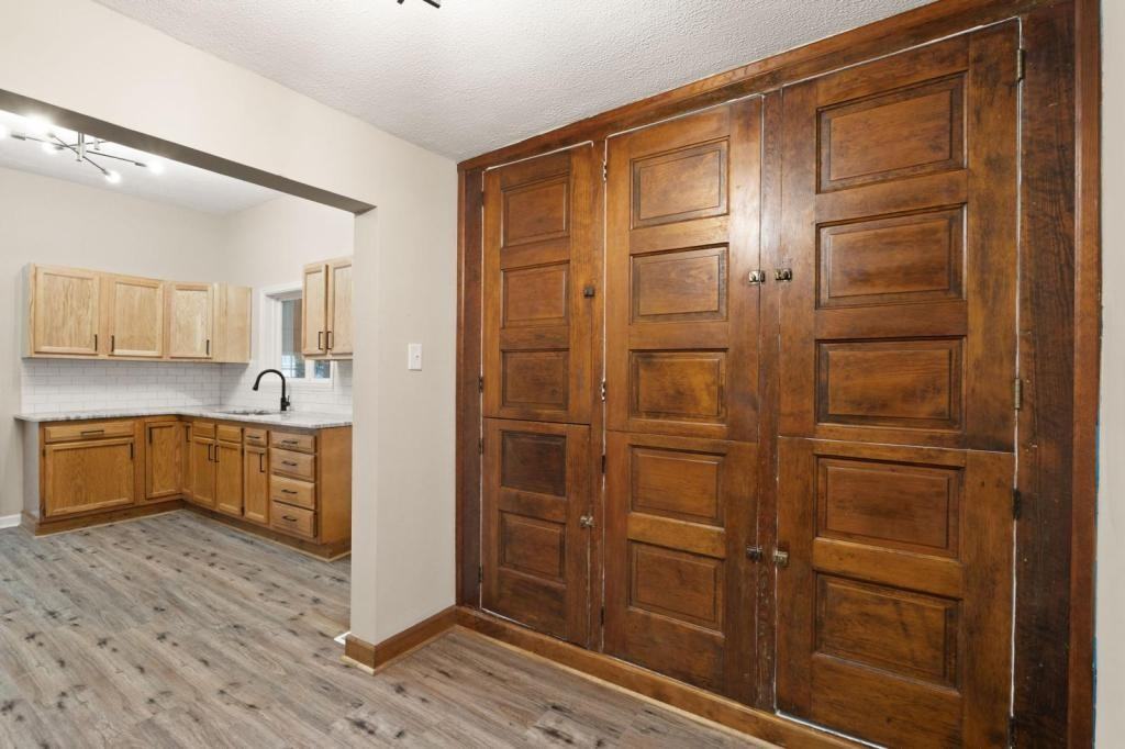 1709 Ekin Avenue - Photo 4 of 42