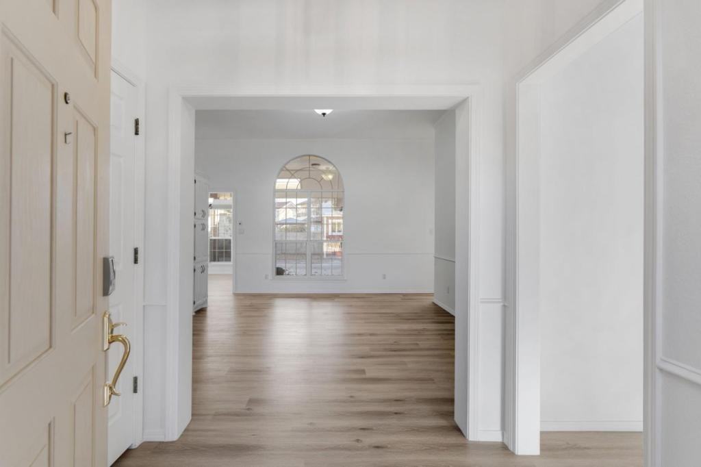 9512 Rosas Avenue Northeast - Photo 5 of 47