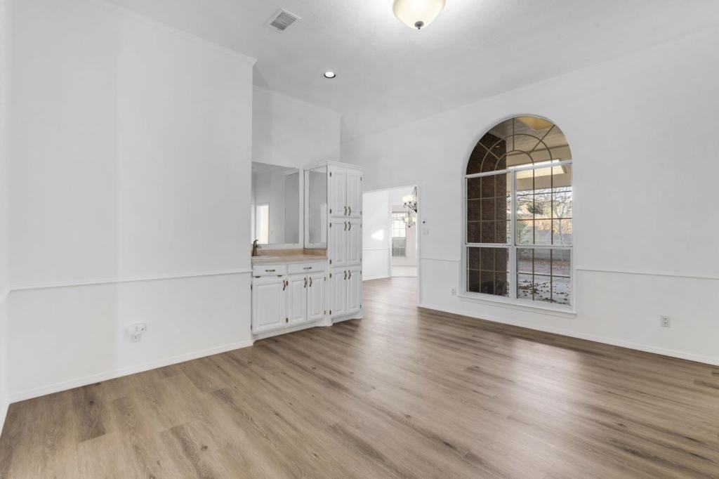 9512 Rosas Avenue Northeast - Photo 7 of 47