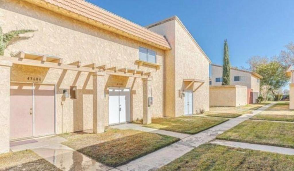 43647 Stanridge Avenue - Photo 4 of 16