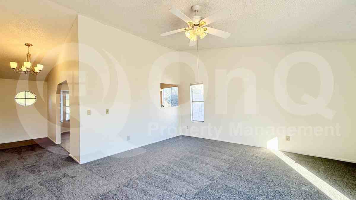 6437 West Monte Cristo Avenue - Photo 3 of 18