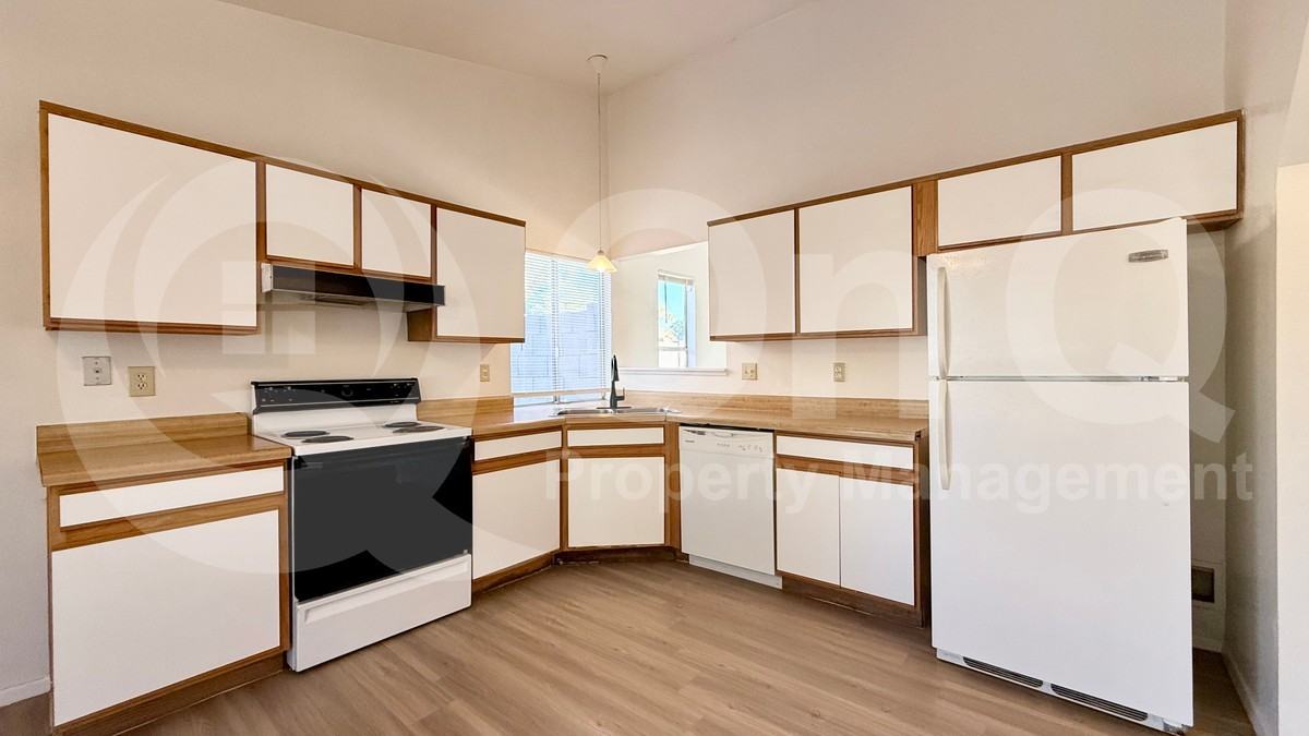 6437 West Monte Cristo Avenue - Photo 6 of 18