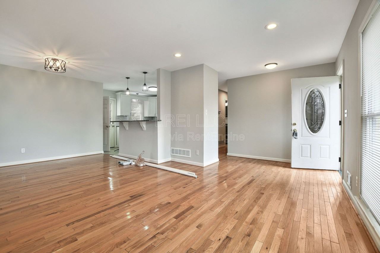 9204 Le Beau Court - Photo 2 of 16