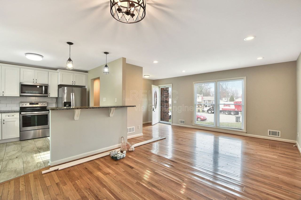 9204 Le Beau Court - Photo 3 of 16