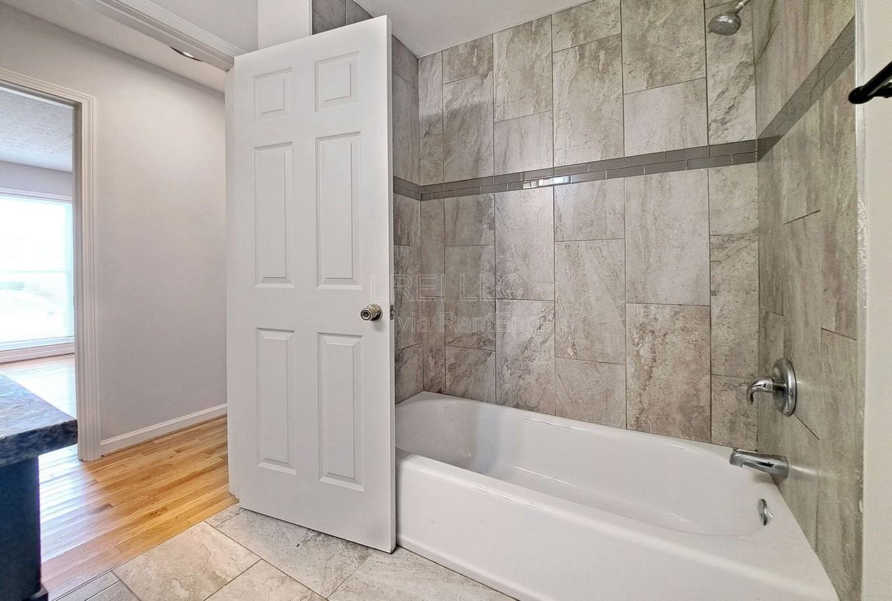 9204 Le Beau Court - Photo 6 of 16