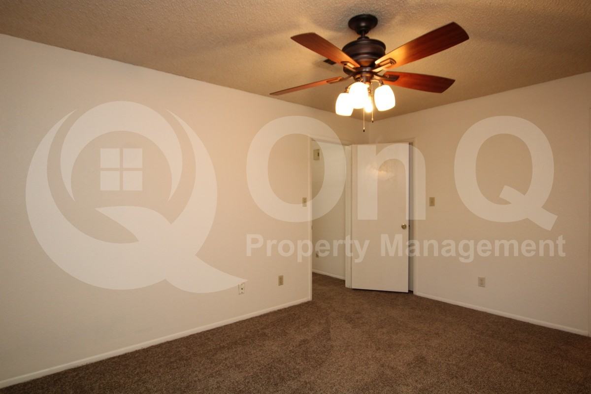 330 West Tonopah Drive #6 - Photo 5 of 13