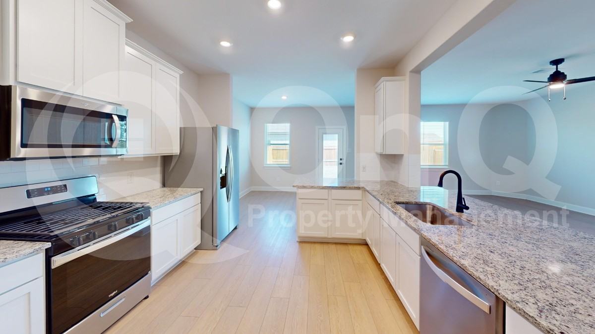 1313 Windemere Way - Photo 4 of 25