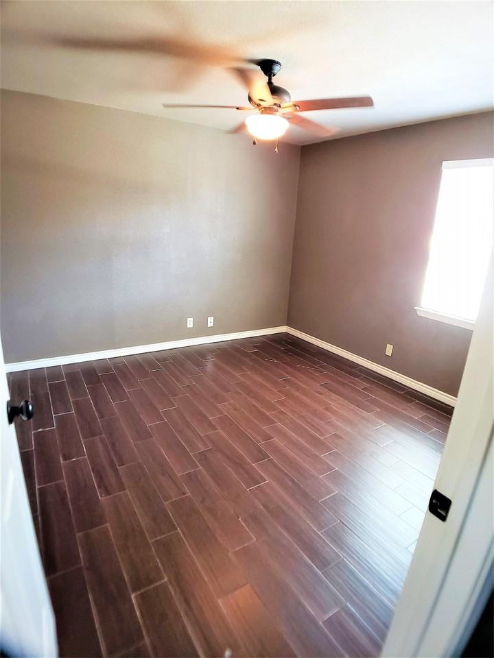 600 E Rosedale St #B - Photo 2 of 10