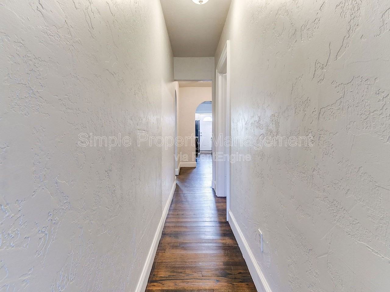 946 East Dr - Photo 4 of 21