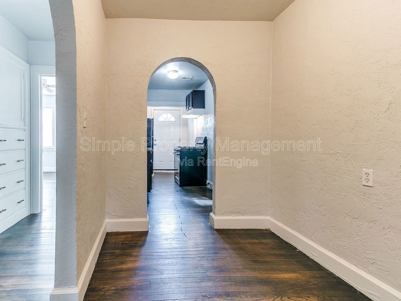 946 East Dr - Photo 5 of 21