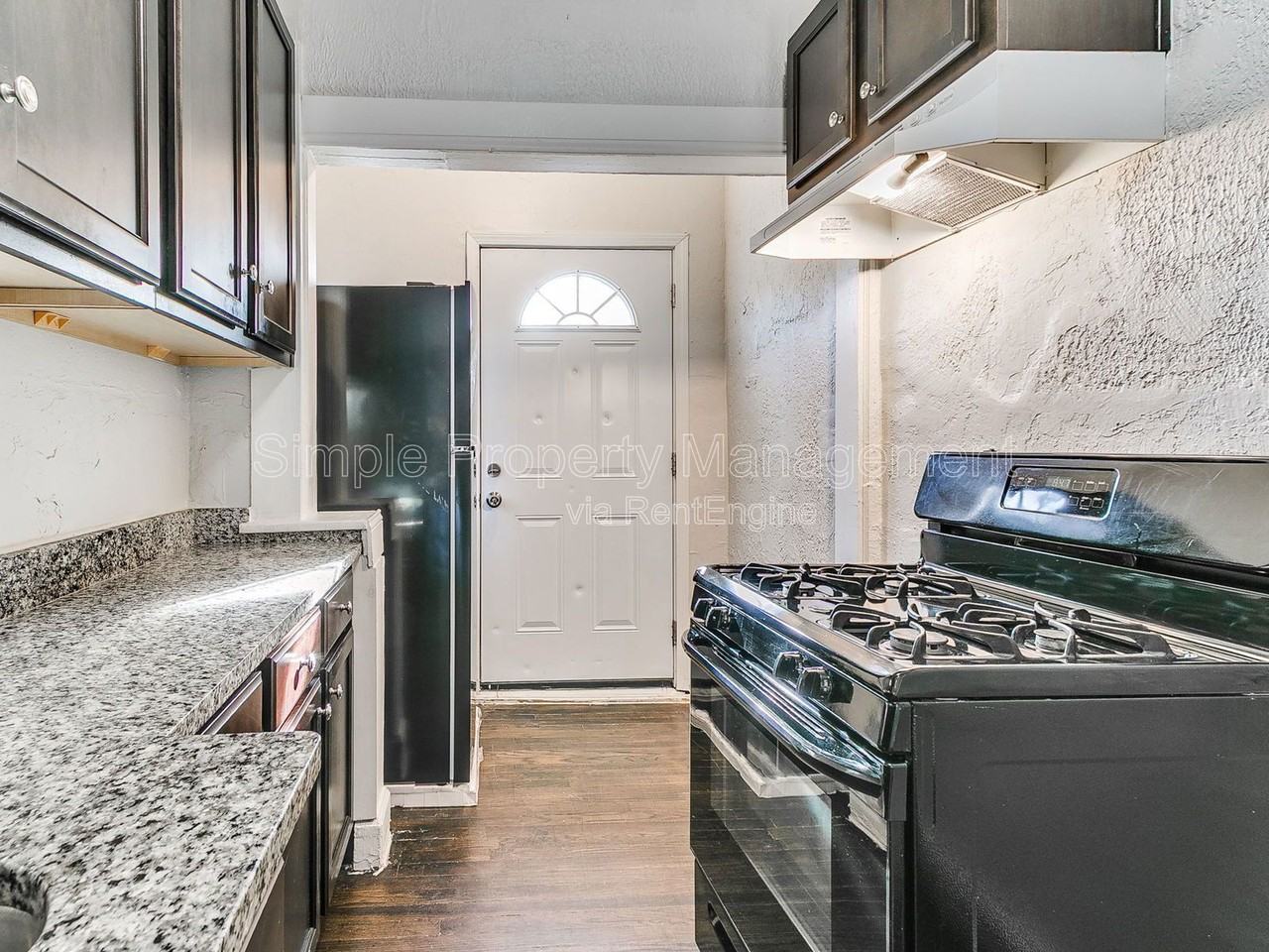 946 East Dr - Photo 7 of 21