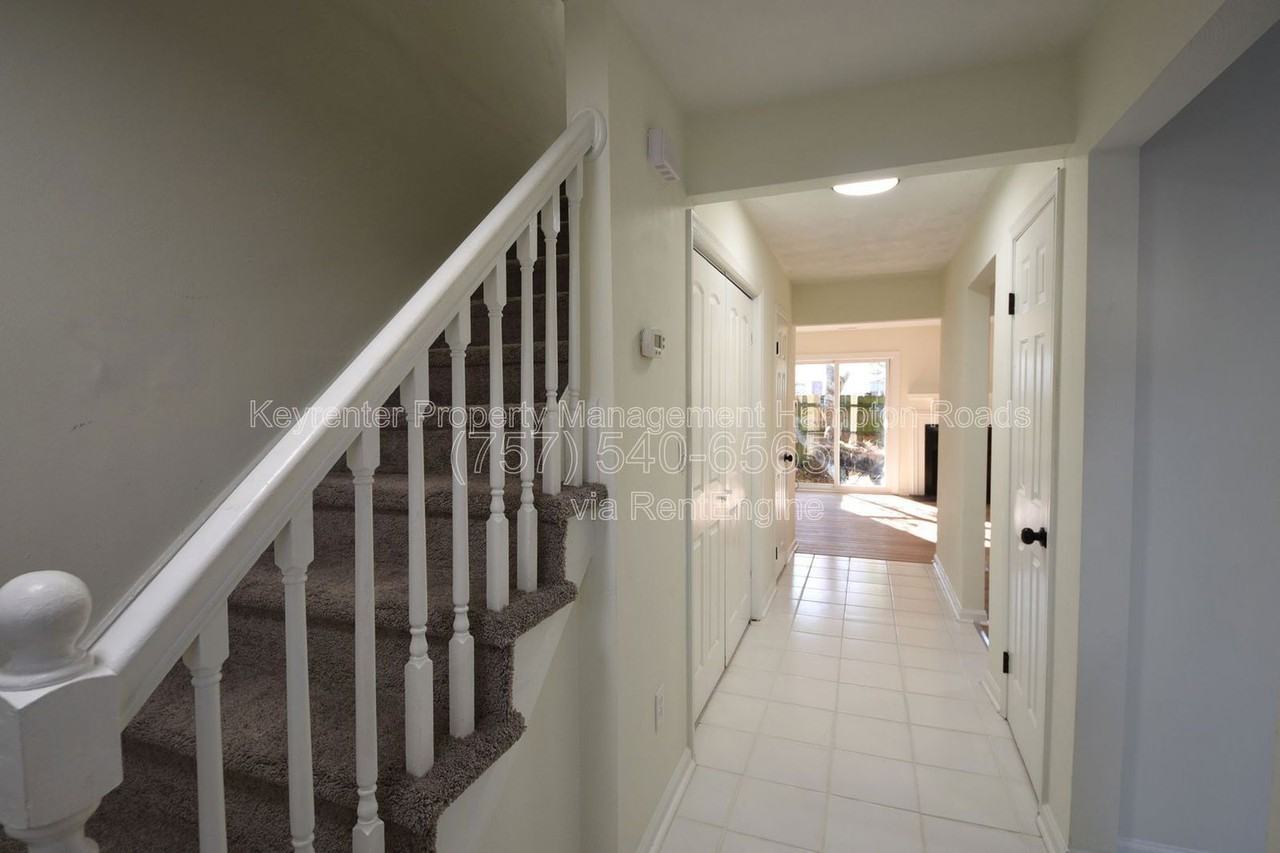 5207 Richard Road - Photo 3 of 35