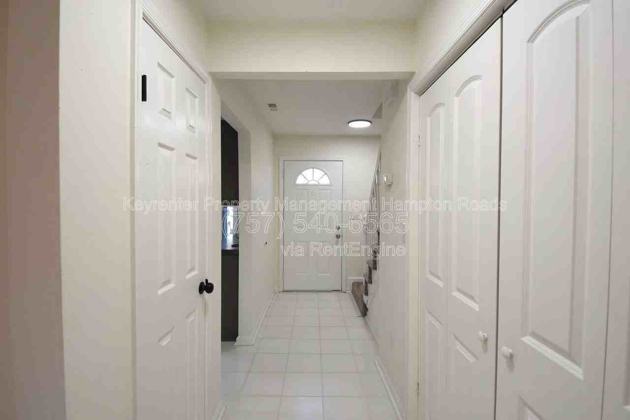 5207 Richard Road - Photo 4 of 35