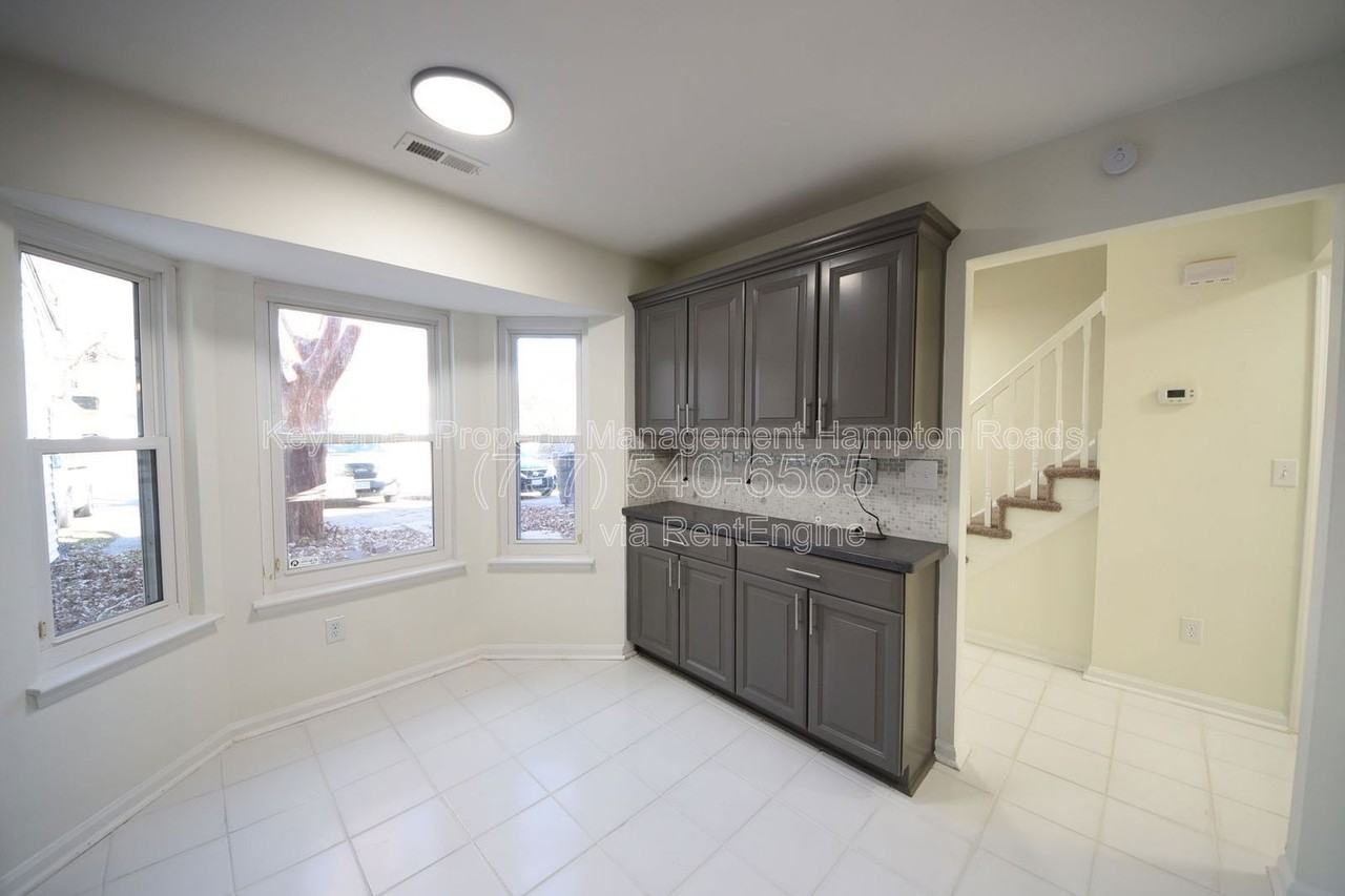 5207 Richard Road - Photo 7 of 35