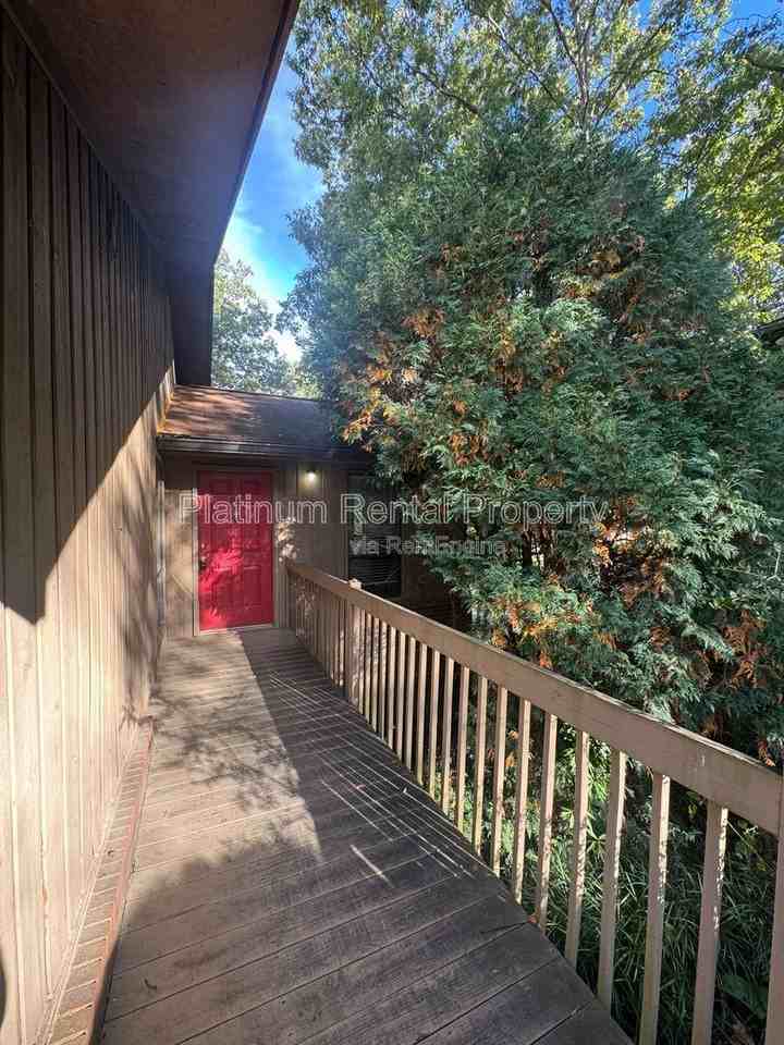 1804 Pine Tree Drive - Photo 3 of 26