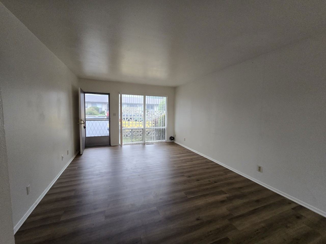 861 Ne Alameda Ave - Photo 3 of 13