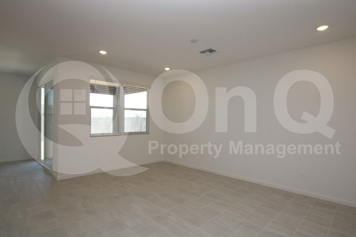 24144 West Hopi Street - Photo 5 of 19