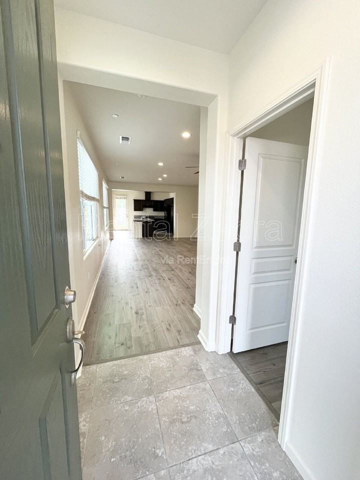 4304 Strathmore Place - Photo 4 of 19