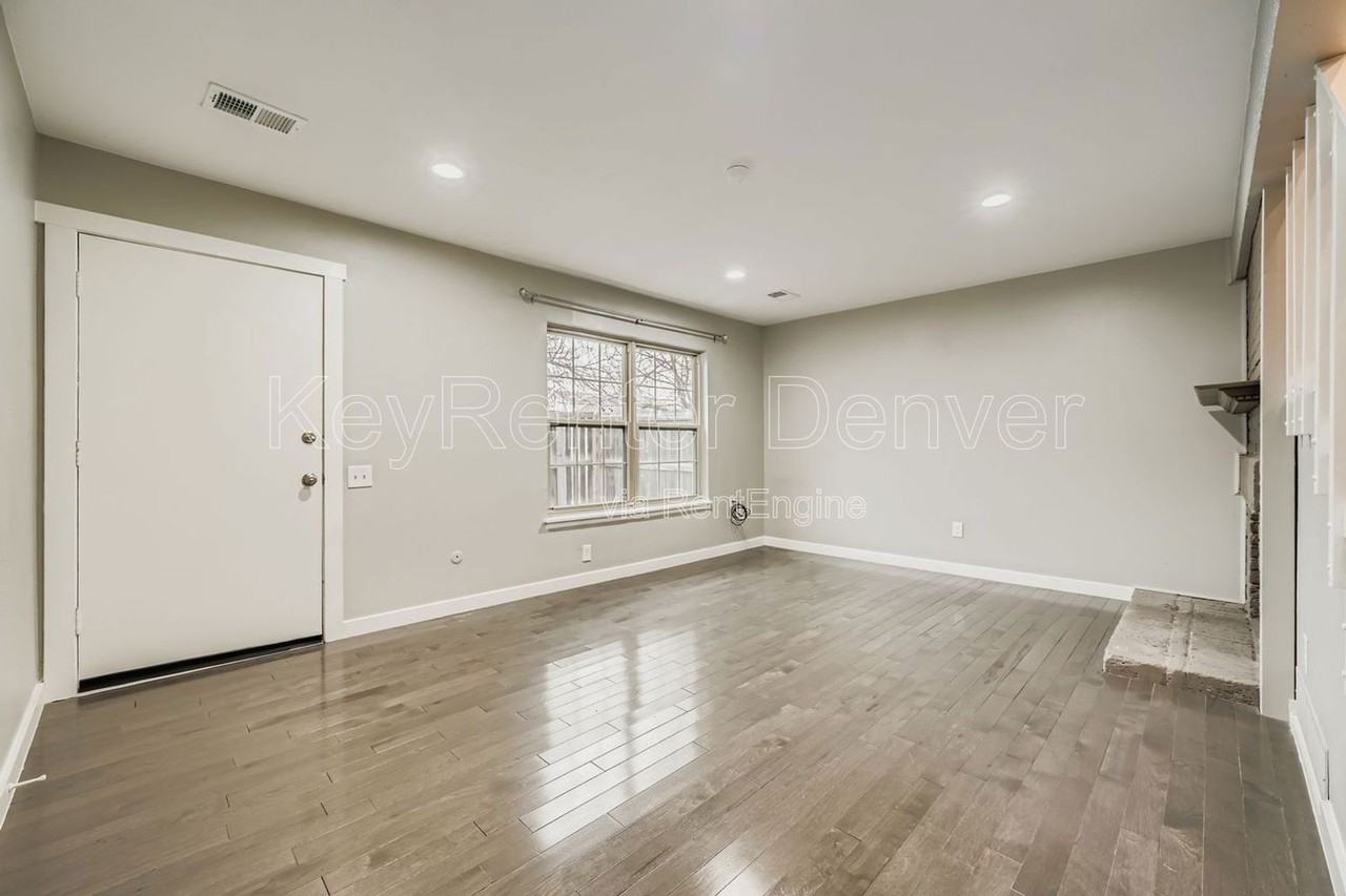 7053 South Knolls Way - Photo 4 of 22