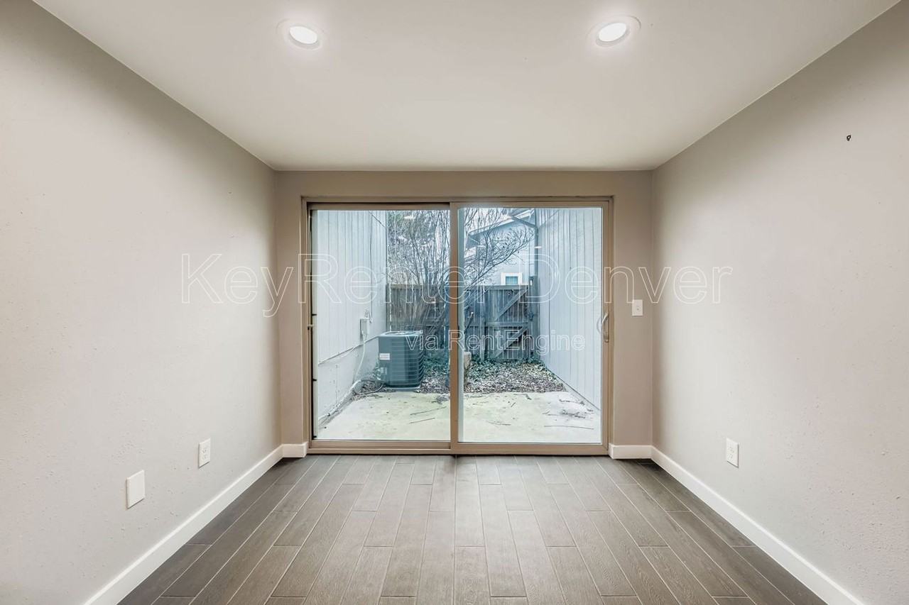 7053 South Knolls Way - Photo 7 of 22