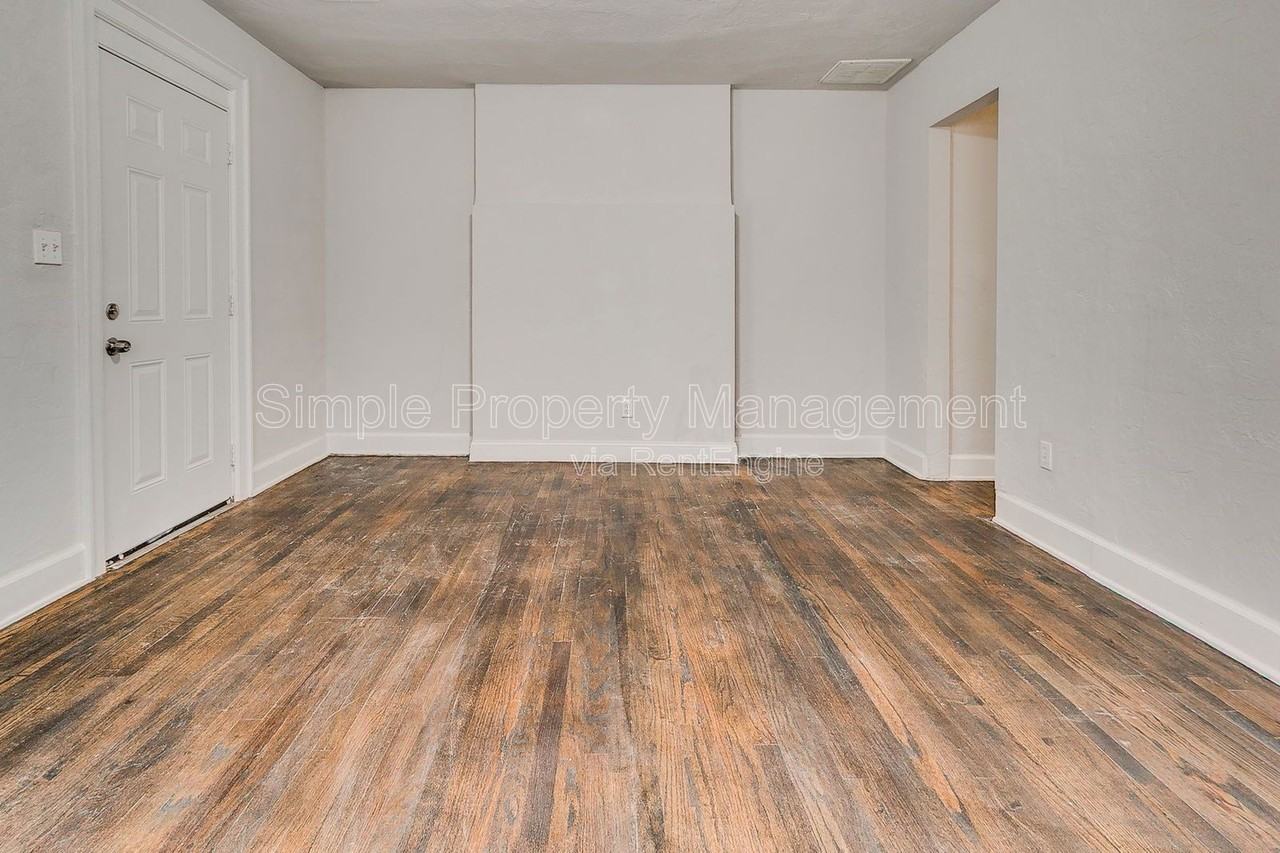 944 East Dr - Photo 4 of 21