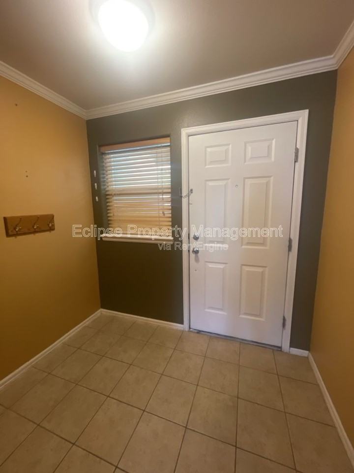 2451 1/2 Theresea Ln - Photo 2 of 31
