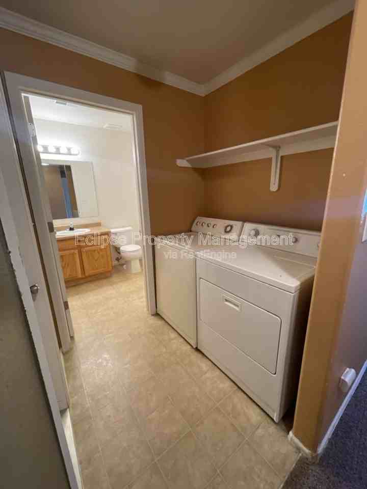 2451 1/2 Theresea Ln - Photo 3 of 31