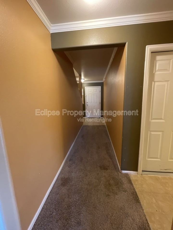 2451 1/2 Theresea Ln - Photo 6 of 31