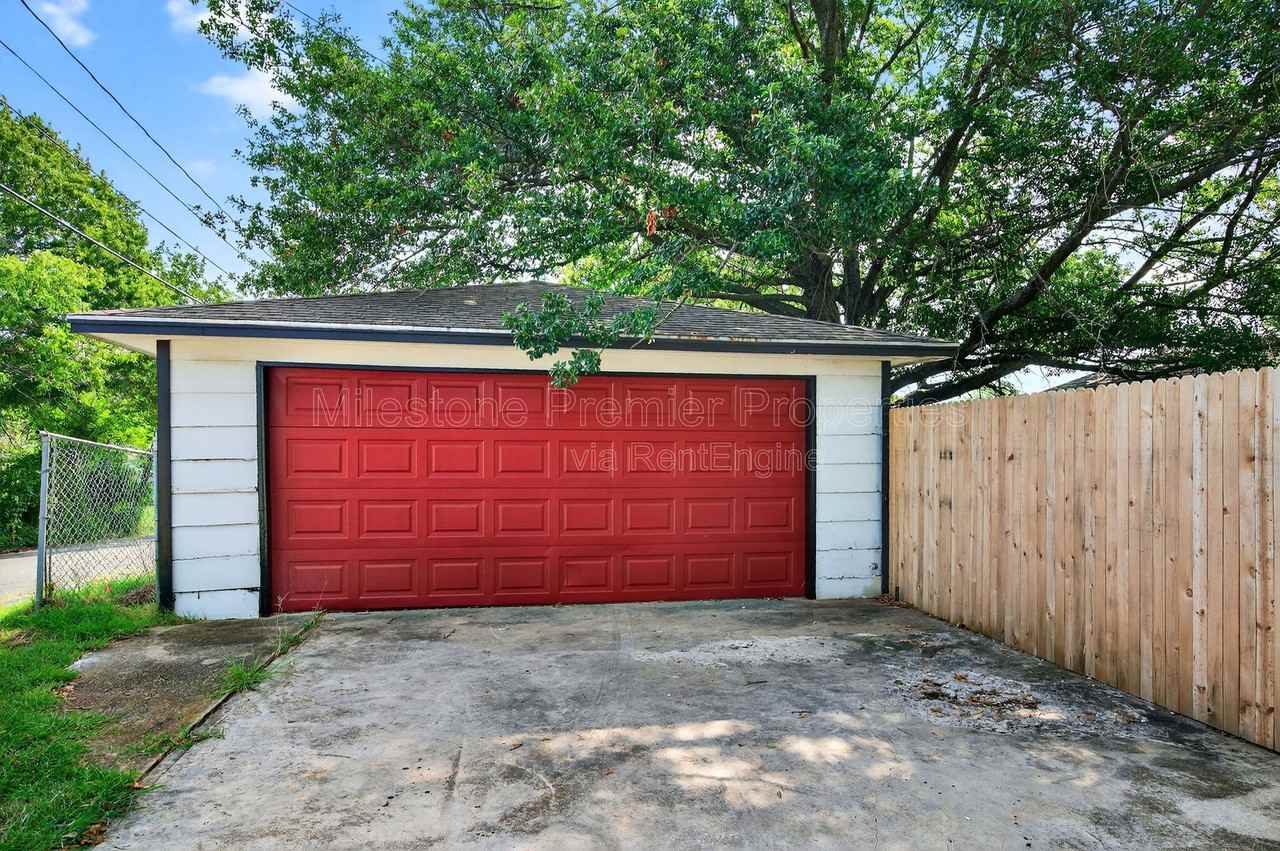 701 East Morton Street - Photo 3 of 23