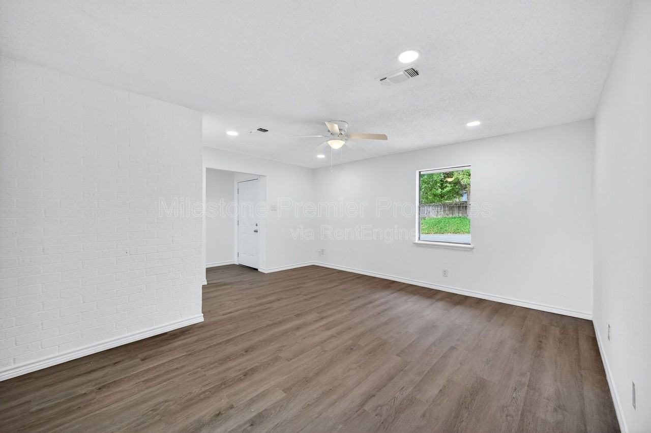 701 East Morton Street - Photo 5 of 23