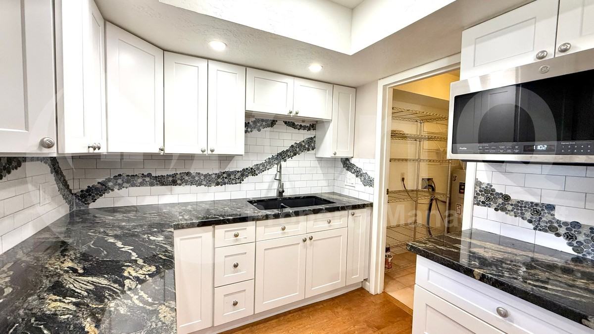 5601 North 79th Street #4 - Photo 4 of 28