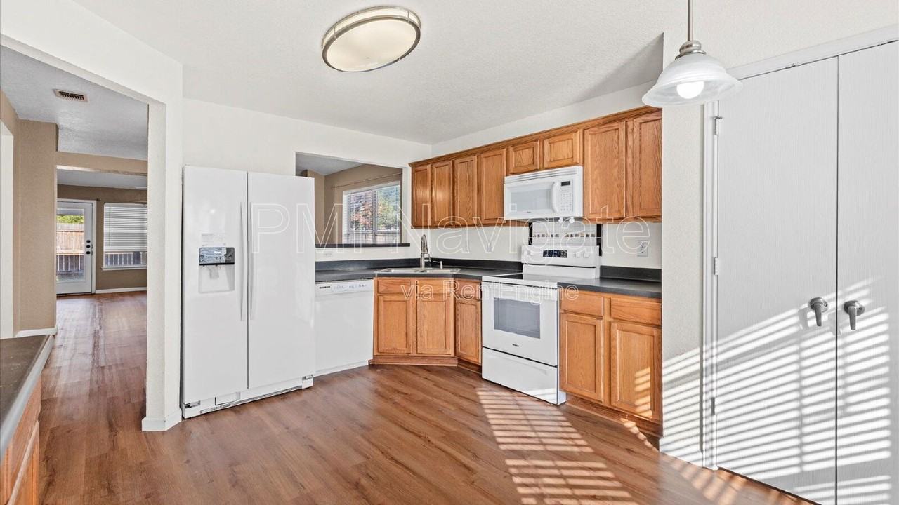 7215 Falcon Trail - Photo 3 of 18