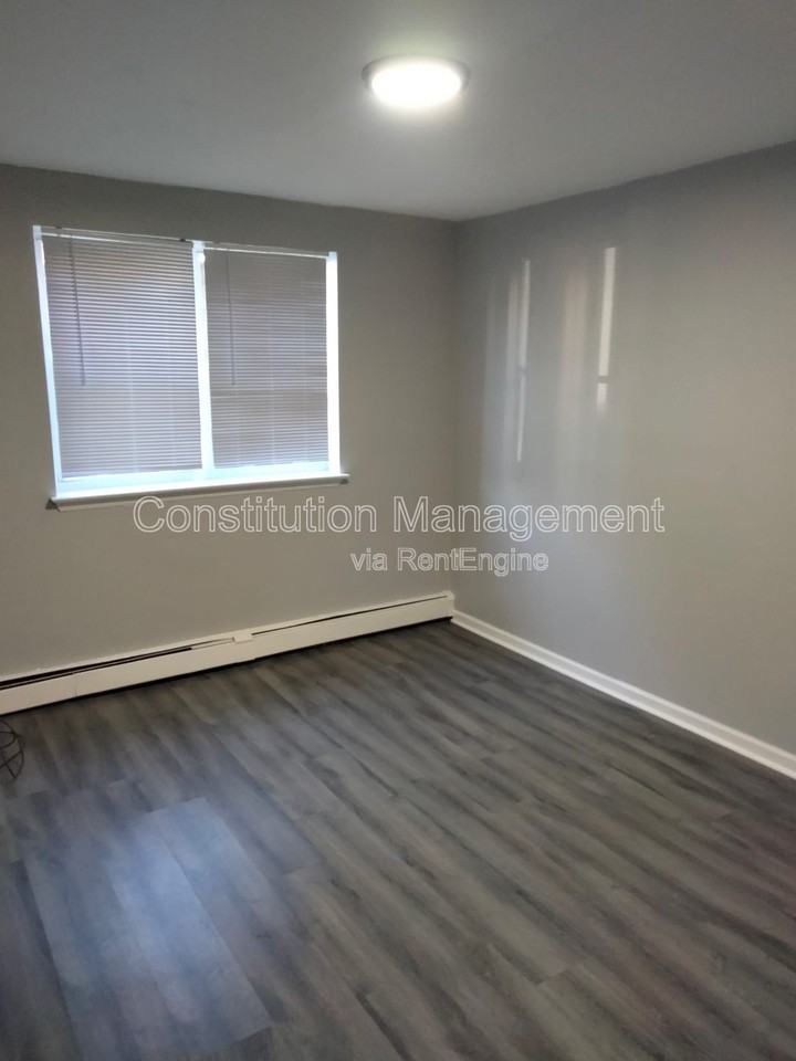 145 Sisson Ave #AA4 - Photo 3 of 6