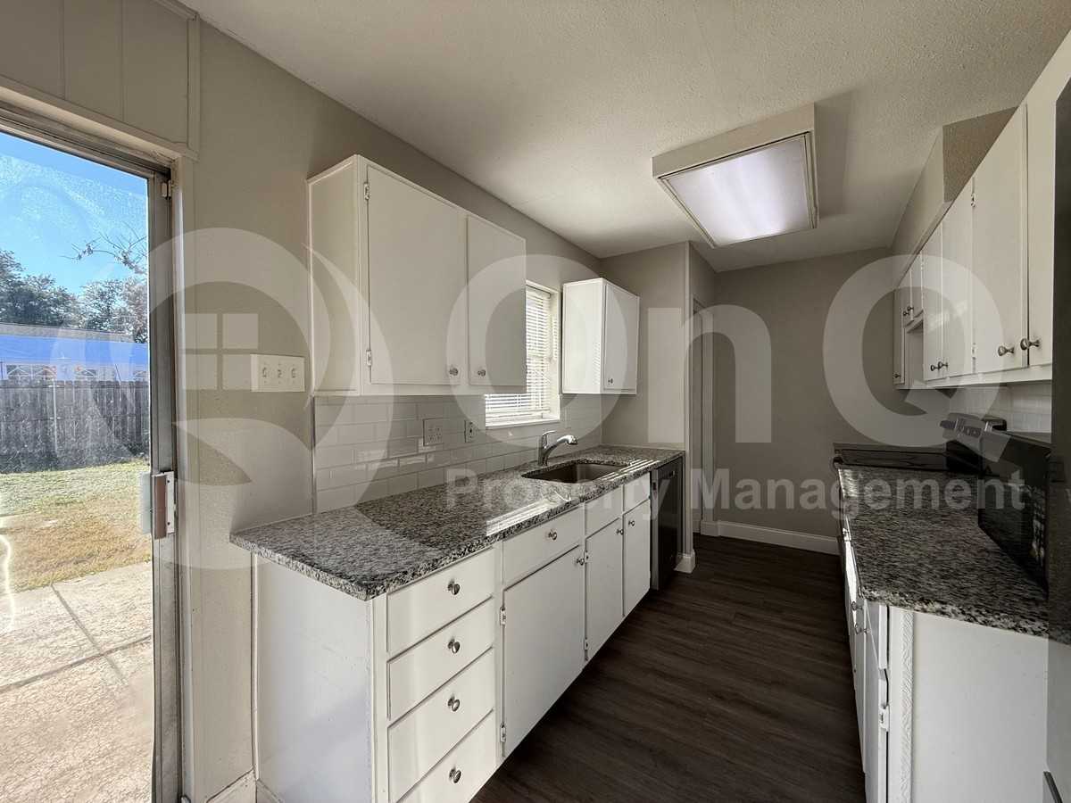 3425 Cherrywood Lane - Photo 7 of 25