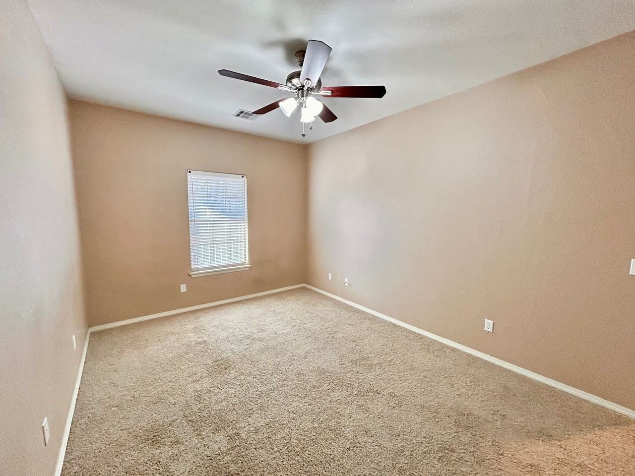 4501 N Youngs Blvd #1 - Photo 4 of 16