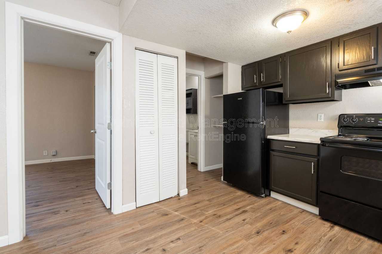 3045 North Jackson Avenue #3 - Photo 7 of 27