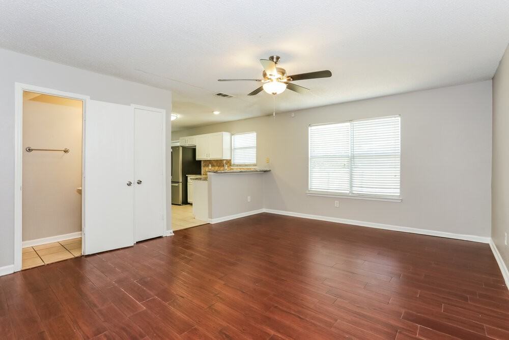 8104 Gardengate Ct - Photo 5 of 17