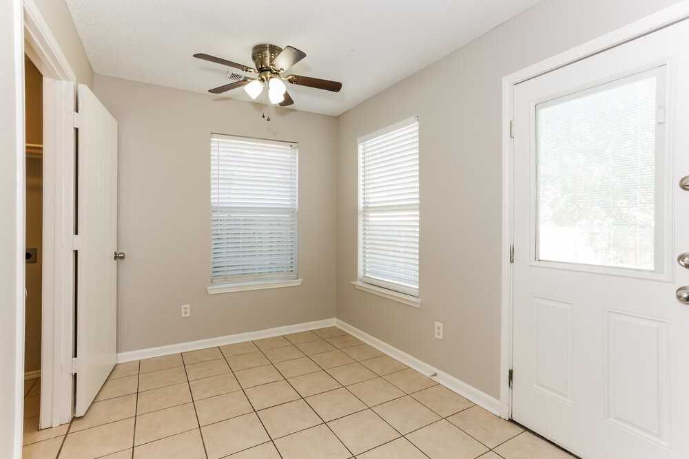 8104 Gardengate Ct - Photo 6 of 17