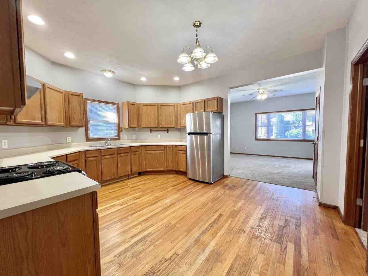 167 S Jackson St - Photo 7 of 10