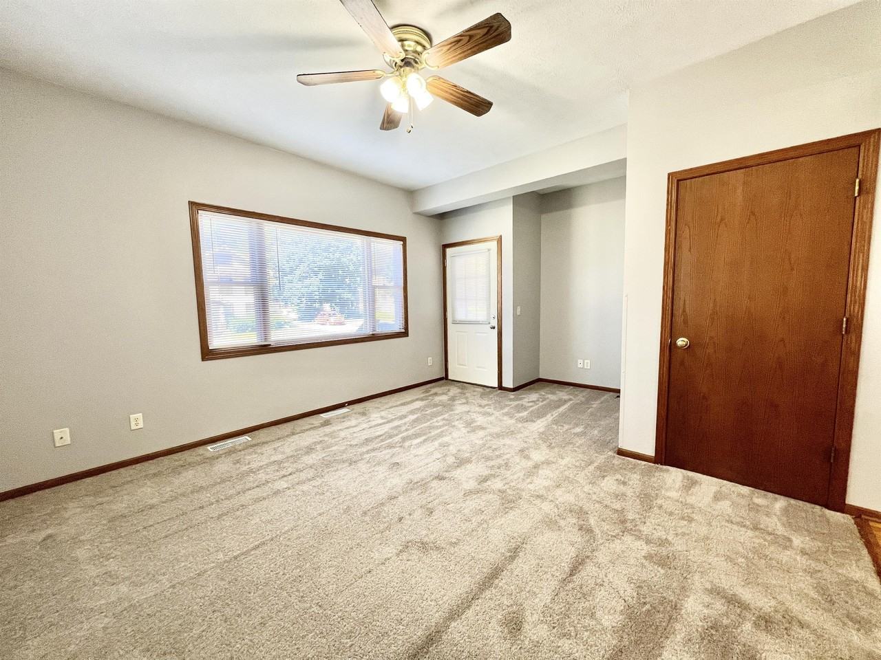 167 S Jackson St - Photo 3 of 10